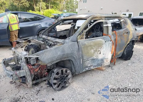 2019 Jeep Compass Upland Edition 4X4 z USA, uszkodzony, nr VIN 3C4NJDAB4KT703780